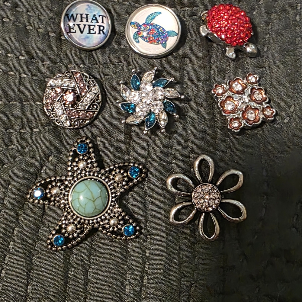 SALE 🏴󠁧󠁢󠁳󠁣󠁴󠁿 Assorted Snap Jewelry Set with Bracelets and Charms - Picture 11 of 15